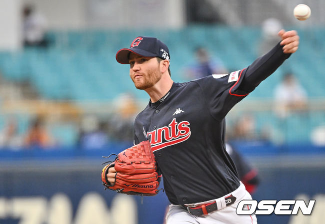 롯데 자이언츠 선발 투수 반즈가 역투하고 있다. 2022.04.22 / foto0307@osen.co.kr