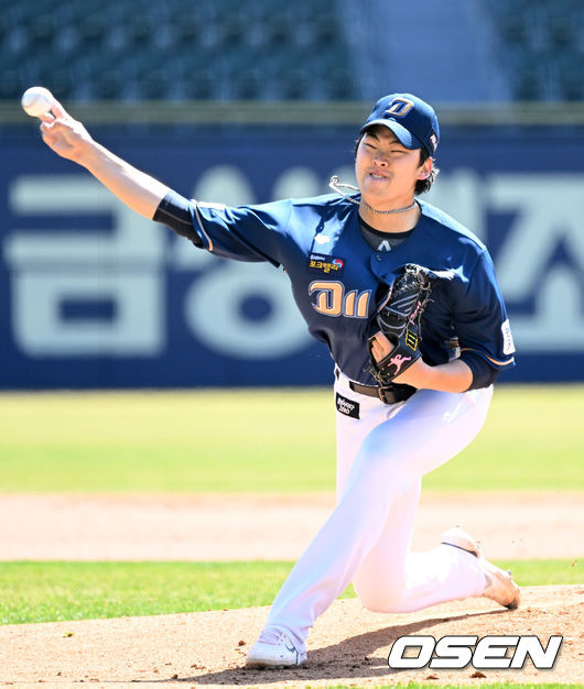28일 오후 서울 잠실야구장에서 2022 KBO리그 두산 베어스와 NC 다이노스의 시범경기가 열렸다. 1회말 NC 송명기가 역투하고 있다. 2022.03.28 /jpnews@osen.co.kr
