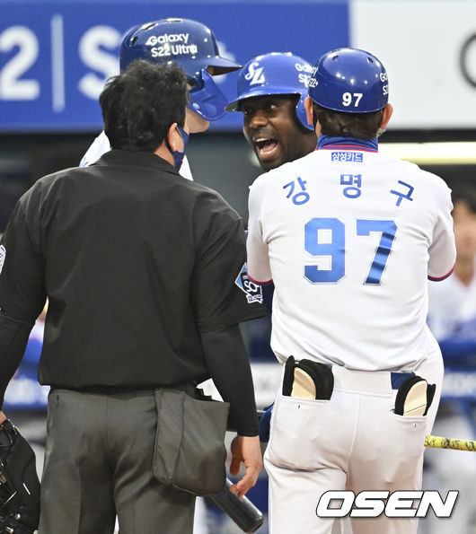 삼성 라이온즈 피렐라가 5회말 볼 판정에 불만을 표하다 퇴장당하고 있다. 2022.04.23 / foto0307@osen.co.kr