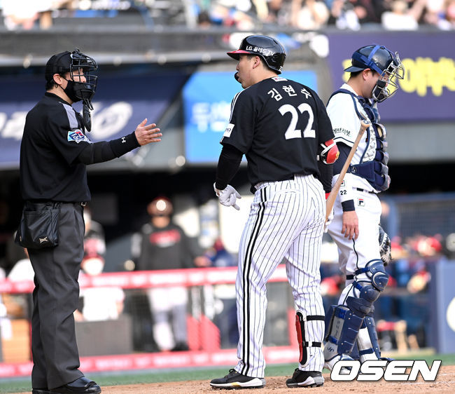 3회초 무사 1루 상황 LG 김현수가 이계성 주심에게 스트라이크 콜 판정에 강하게 항의하고 있다. 결국 퇴장 명령. 2022.04.23 / dreamer@osen.co.kr
