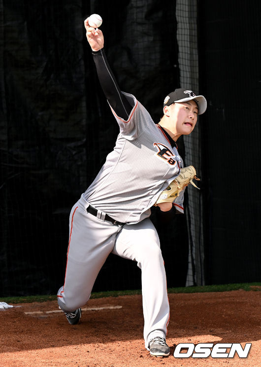 한화 남지민이 불펜 피칭을 펼치고 있다. 2022.02.14 /OSEN DB