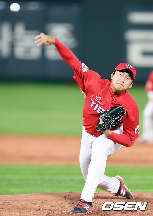 2017년 9월 14일 롯데 자이언츠와의 데뷔전에서 승리를 따낸 이민우./OSEN DB