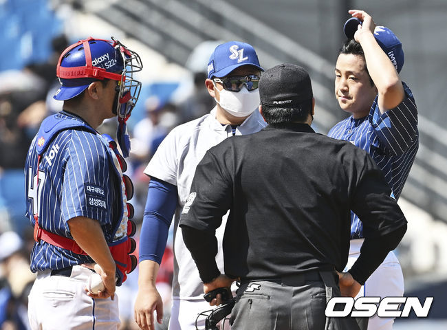 삼성 라이온즈 양창섭이 2회초 마운드를 내려오고 있다. 2022.04.24 / foto0307@osen.co.kr