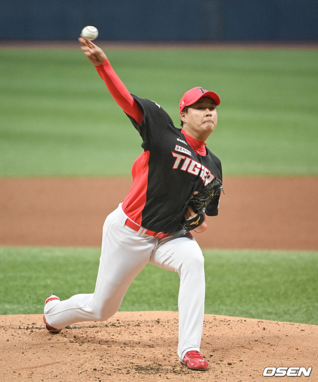 1회말 KIA 선발투수 한승혁이 공을 던지고 있다.  2022.04.24 / soul1014@osen.co.kr