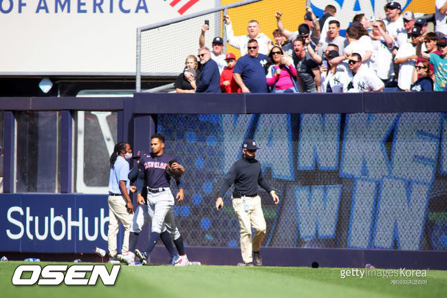 [사진] 양키스 팬들과 클리블랜드 선수들과 말다툼이 벌어졌다. ⓒGettyimages(무단전재 및 재배포 금지)