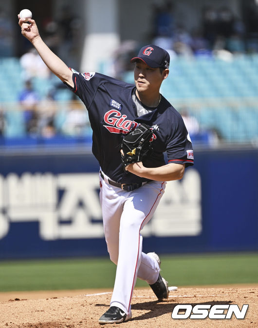 롯데 자이언츠 선발 투수 이인복이 역투하고 있다. 2022.04.24 / foto0307@osen.co.kr