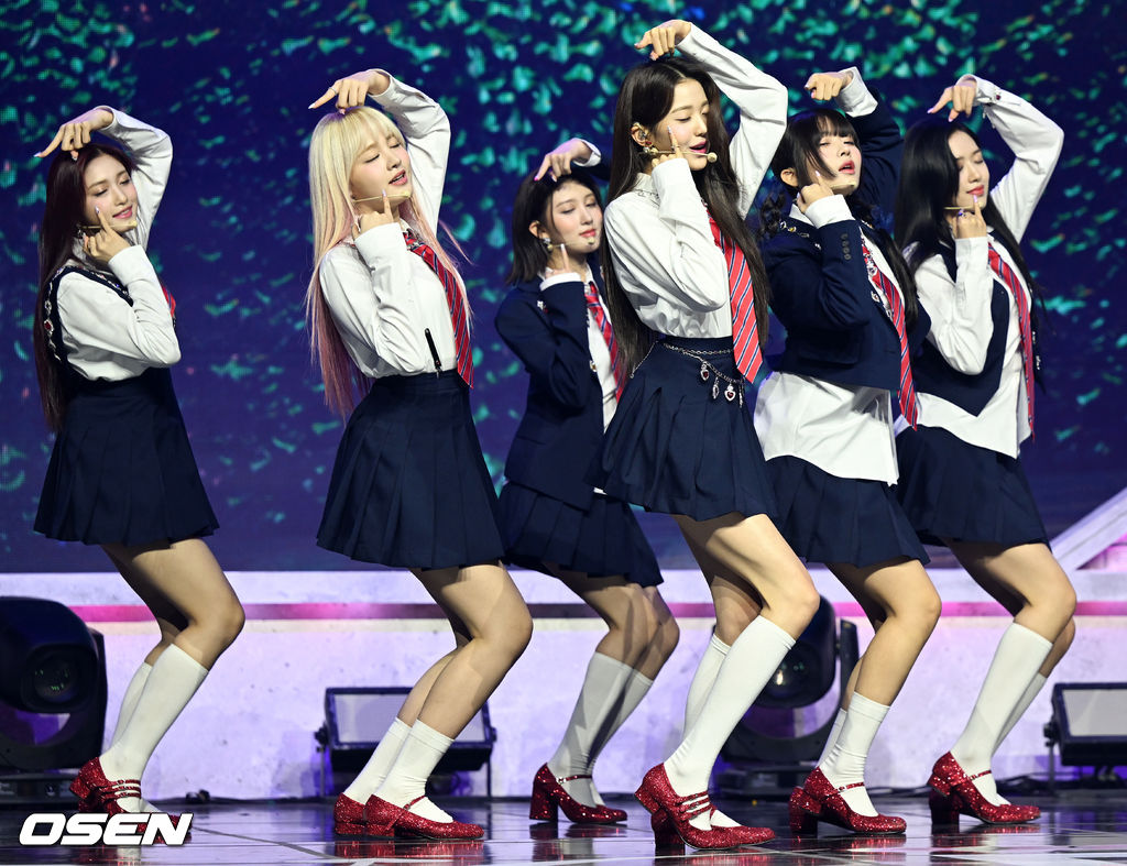 그룹 아이브가 화려한 컴백 무대를 선보이고 있다. 2022.04.05 /rumi@osen.co.kr
