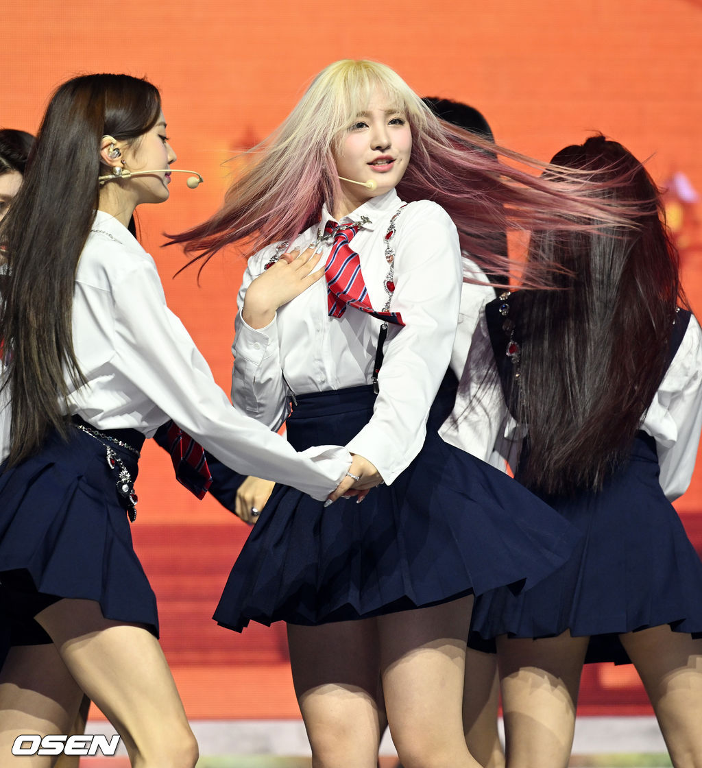 그룹 아이브 리즈가 화려한 컴백 무대를 선보이고 있다. 2022.04.05 /rumi@osen.co.kr