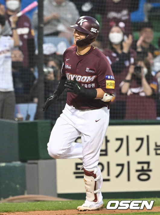 26일 오후 대전 한화이글스파크에서 ’2022 신한은행 SOL KBO리그’ 한화 이글스와 키움 히어로즈의 경기가 열렸다.3회초 1사 키움 박찬혁이 선제 솔로포를 날린 뒤 그라운드를 돌고 있다. 2022.04.26 /ksl0919@osen.co.kr