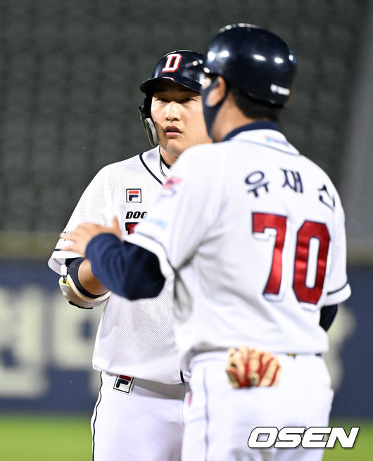 4회말 1사 2,3루에서 두산 김인태가 2타점 좌중간 적시타를 날리고 기뻐하고 있다. 2022.04.26 /jpnews@osen.co.kr