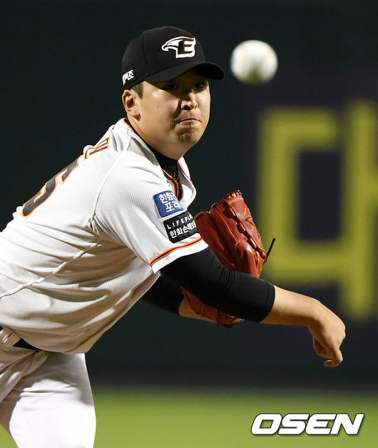 8회초 마운드에 오른 한화 강재민이 힘차게 공을 던지고 있다. 2021.06.08 /cej@osen.co.kr