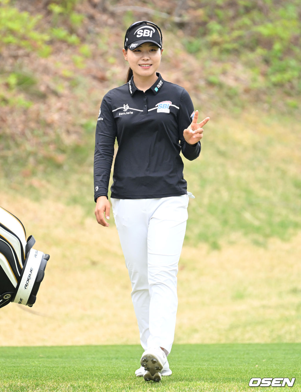 이소미가 1번홀 티샷을 마친 후 포즈를 취하고 있다. 2022.04.23 /cej@osen.co.kr