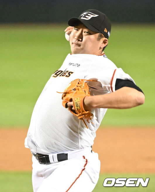 27일 오후 대전 한화이글스파크에서 ’2022 신한은행 SOL KBO리그’ 한화 이글스와 키움 히어로즈의 경기가 열렸다.7회초 한화 이민우가 마운드에 올라 힘차게 공을 뿌리고 있다. 2022.04.27 /ksl0919@osen.co.kr