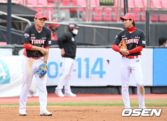 KIA 김도영(좌)과 박찬호 / OSEN DB