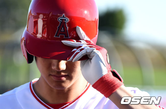 애리조나주 템피에서 열린 LA에인절스 스프링캠프. 오타니 쇼헤이가 훈련에 앞서 진행된 포토데이에 포즈를 취하고 있다. /jpnews@osen.co.kr