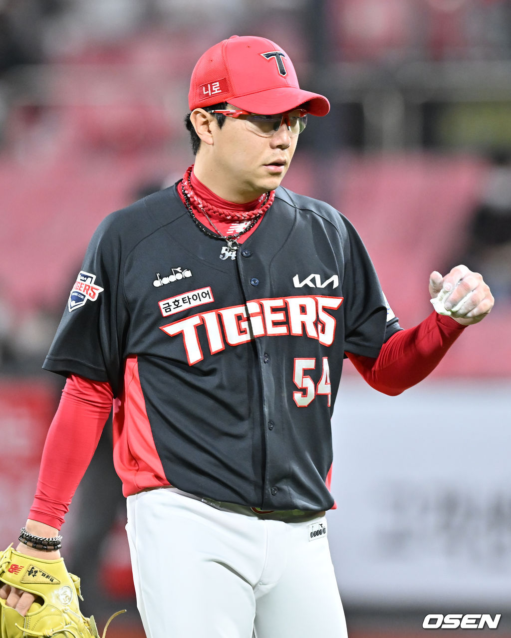 6회말을 마친 KIA 선발 양현종이 기뻐하며 덕아웃으로 향하고 있다. 2022.04.26 /rumi@osen.co.kr