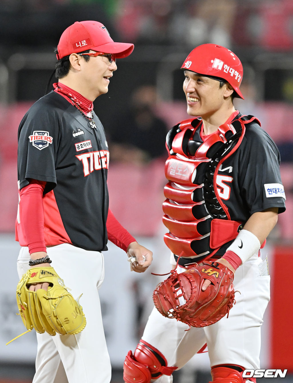 7회말 2사 KIA 선발 양현종이 마운드를 내려가며 박동원과 즐겁게 얘기를 나누고 있다. 2022.04.26 /rumi@osen.co.kr