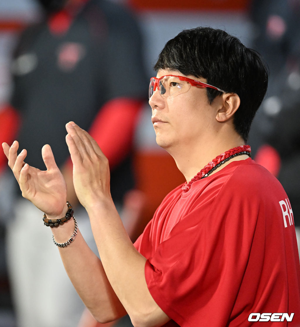 경기를 마치고 KIA 양현종이 승리가 결정되자 박수를 치고 있다. 2022.04.26 /rumi@osen.co.kr