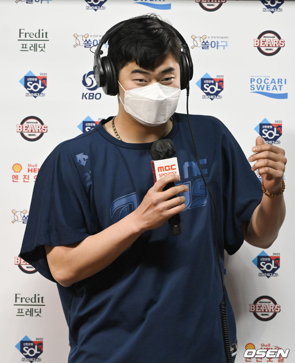 경기종료 후 데뷔 첫승 거둔 NC 김시훈이 인터뷰를 하고 있다  2022.04.28 / soul1014@osen.co.kr