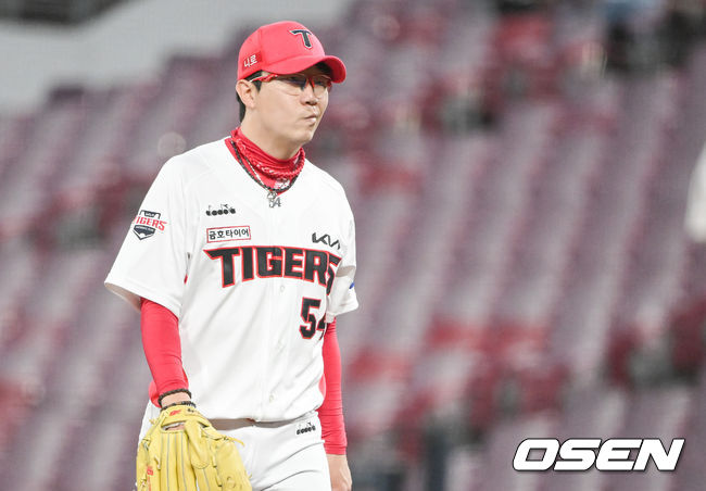 KIA 타이거즈 에이스 양현종이 투구를 마치고 마운드에서 내려오고 있다./OSEN DB