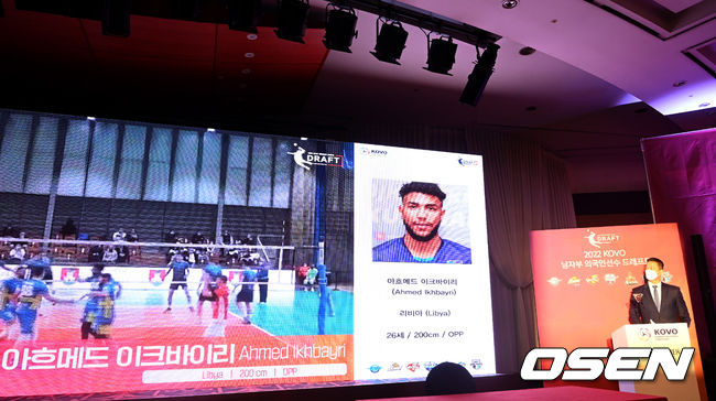 1순위 삼성화재 김상우 감독이 아흐메드 이크바이리를 지명하고 있다. 2022.04.29 / dreamer@osen.co.kr