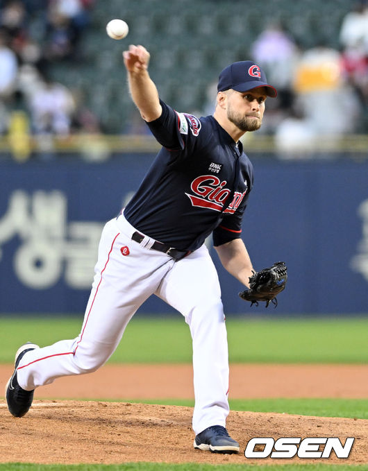 1회말 롯데 선발 스파크맨이 힘차게 공을 던지고 있다. 2022.04.29 /cej@osen.co.kr 