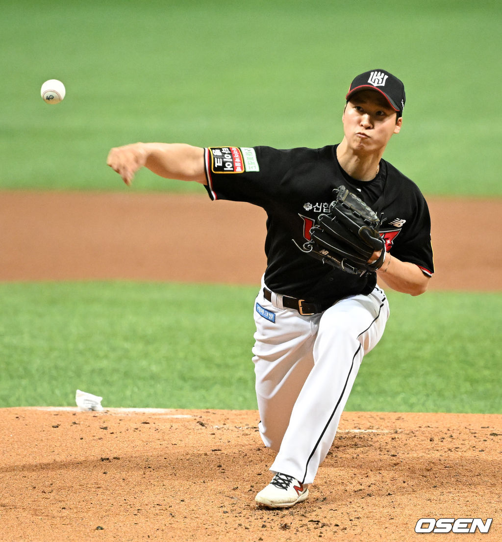 1회말 KT 엄상백이 역투하고 있다. 2022.04.29 /jpnews@osen.co.kr