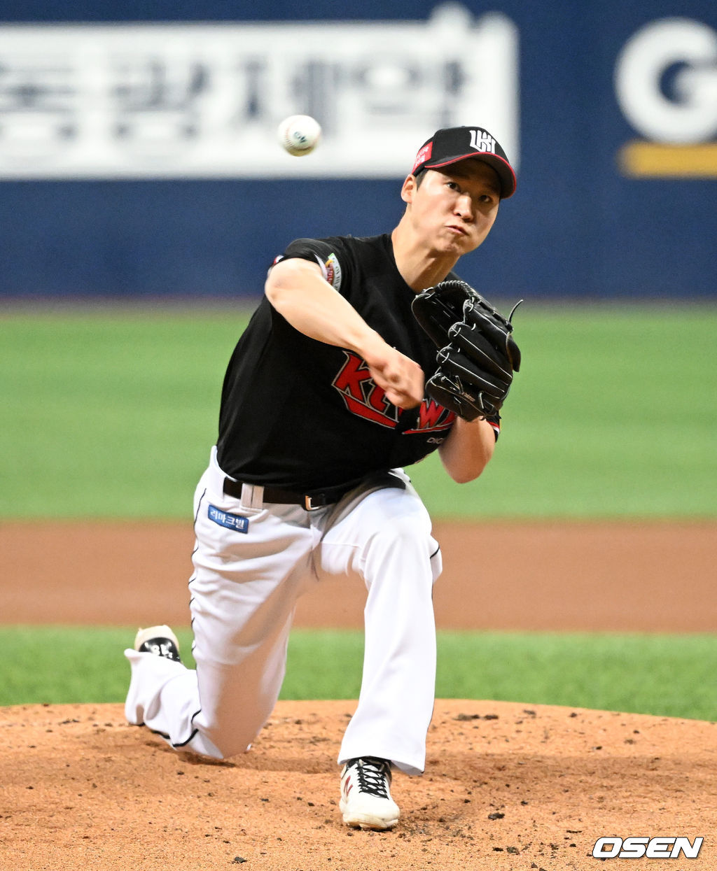 1회말 KT 엄상백이 역투하고 있다. 2022.04.29 /jpnews@osen.co.kr