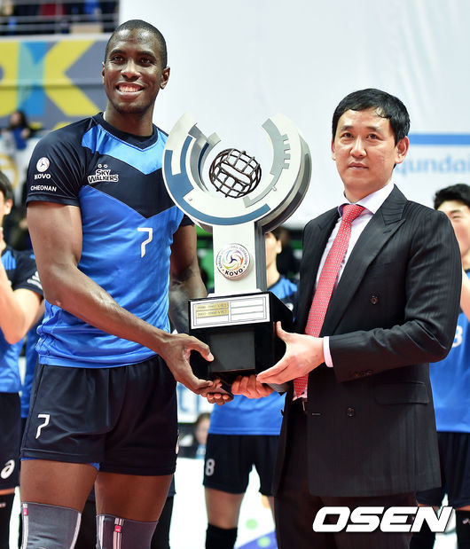 2015-2016시즌 오레올(좌)과 최태웅 감독 / OSEN DB