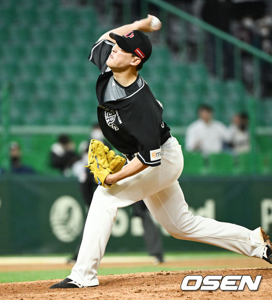 연장 12회초 SSG 조용한 투수가 역투하고 있다.  2022.04.29 / soul1014@osen.co.kr