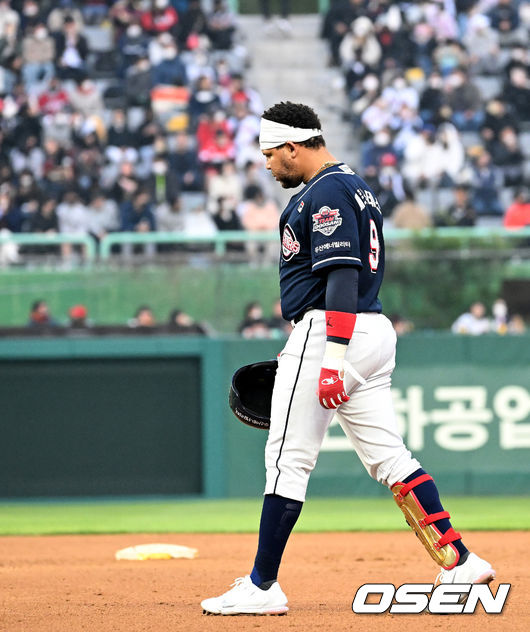 5회초 1사 만루 상황 두산 페르난데스가 병살타를 치고 아쉬워하며 더그아우승로 향하고 있다. 2022.04.30 / dreamer@osen.co.kr