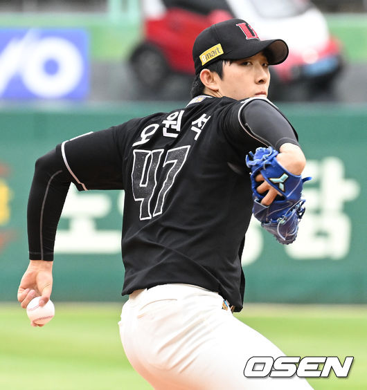 30일 오후 인천 SSG랜더스필드에서 ‘2022 신한은행 SOL KBO리그’ SSG 랜더스와 두산 베어스의 경기가 열렸다.SSG 선발 오원석이 힘차게 공을 뿌리고 있다. 2022.04.30 / dreamer@osen.co.kr