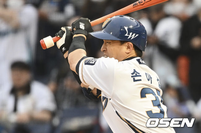 NC 다이노스 손아섭이 4회말 1사 1루 세번째 안타를 치고 있다. 2022.04.30 / foto0307@osen.co.kr
