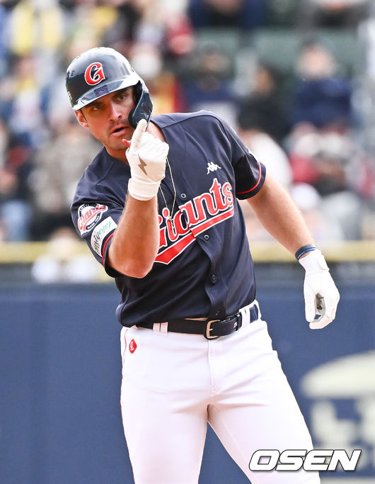 3회초 2사 1루 롯데 피터스가 안타를 날린뒤 세리머니를 하고 있다. 2022.04.30 / soul1014@osen.co.kr