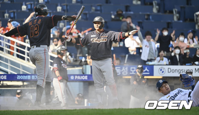 한화 이글스 터크먼이 8회초 무사 1,3루 김태연 타석때 폭투로 공이 빠지자 홈으로 쇄도 세이프되고 있다. 2022.05.01 / foto0307@osen.co.kr