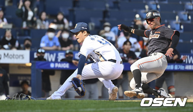 한화 이글스 터크먼이 8회초 무사 1,3루 김태연 타석때 폭투로 공이 빠지자 홈으로 쇄도 세이프되고 있다. 2022.05.01 / foto0307@osen.co.kr