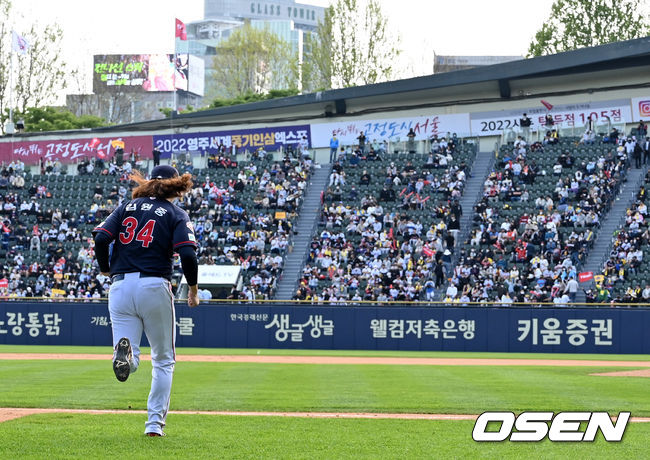 7회말 롯데 김원중이 마운드에 오르고 있다. 2022.05.01 /jpnews@osen.co.kr
