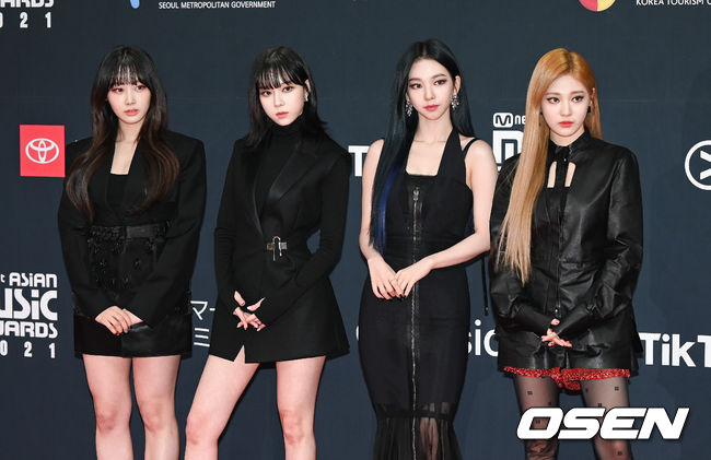 시상식 앞서 진행된 레드카펫 행사에서 에스파가 포즈를 취하고 있다. 2021.12.11 / soul1014@osen.co.kr