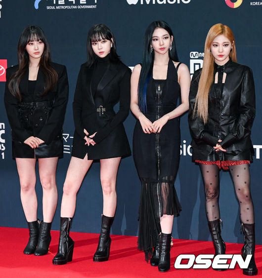 시상식 앞서 진행된 레드카펫 행사에서 그룹 에스파가 포즈를 취하고 있다.  2021.12.11 / soul1014@osen.co.kr