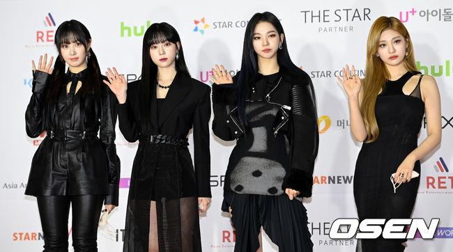 2일 오후 서울 강서구 KBS 아레나홀에서 2021 Asia Artist Awards(2021 AAA) 레드카펫 행사가 열렸다. 에스파가 포즈를 취하고 있다. 2021.12.02 /cej@osen.co.kr