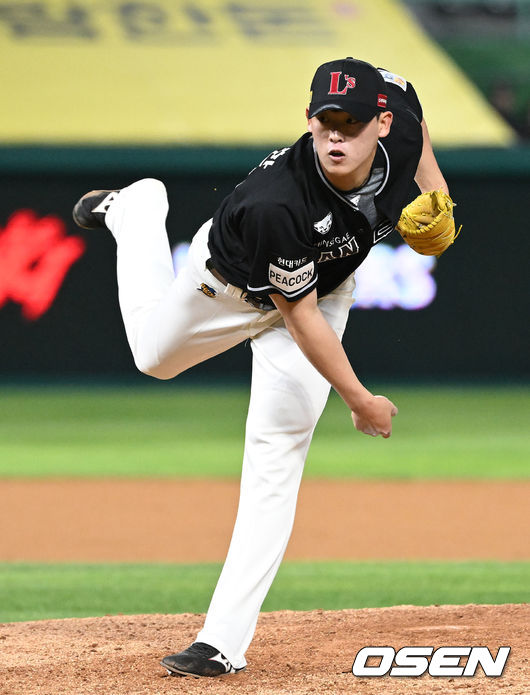 8회초 마운드에 오른 SSG 투수 조요한이 힘차게 공을 뿌리고 있다. 2022.05.03 / dreamer@osen.co.kr