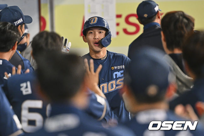 NC 다이노스 서호철이 8회초 투런 홈런을 치고 하이파이브를 하고 있다. 2022.05.03 / foto0307@osen.co.kr