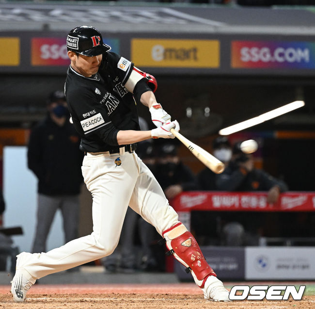 7회말 1사 2루 상황 SSG 오태곤이 역전 1타점 왼쪽 2루타를 날리고 있다. 2022.05.03 / dreamer@osen.co.kr