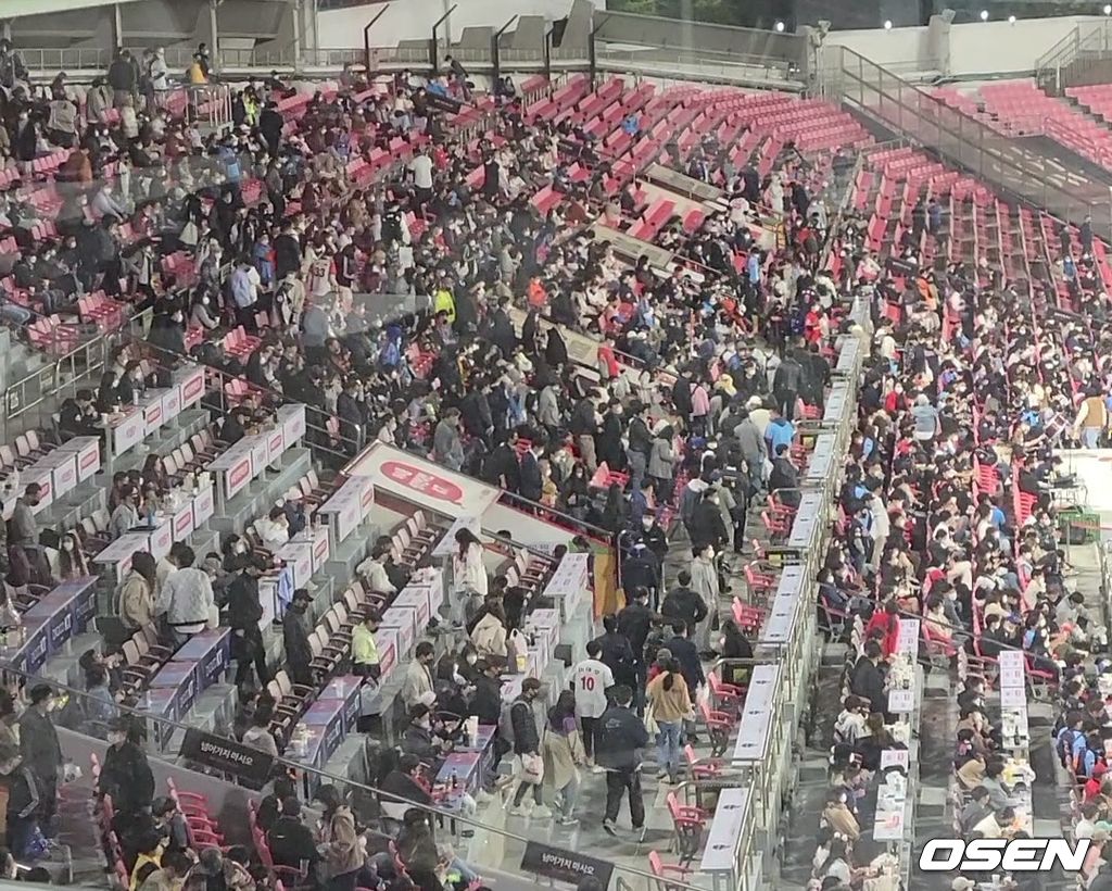 조용호에게 싹쓸이 2루타를 맞자 대거 자리를 뜨는 롯데 팬들 / backlight@osen.co.kr