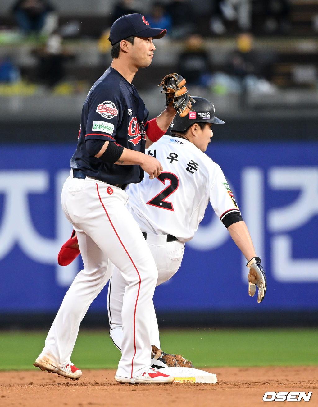 수원 KT 위즈파크에서 열린 KT와 롯데의 경기, 3회말 1사 1루에서 KT 1루주자 심우준이 도루에 성공하고 있다. 2022.05.03 /sunday@osen.co.kr
