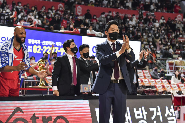 [사진] 전희철 감독 / KBL 제공.