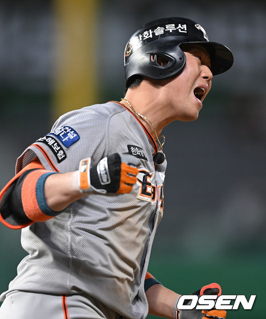 4일 오후 인천 미추홀구 SSG랜더스필드에서 ‘2022 신한은행 SOL KBO리그’ SSG 랜더스와 한화 이글스의 경기가 열렸다.9회말 1사 만루 한화 하주석이 만루 홈런을 날린 뒤 포효하고 있다. 2022.05.04 /ksl0919@osen.co.kr