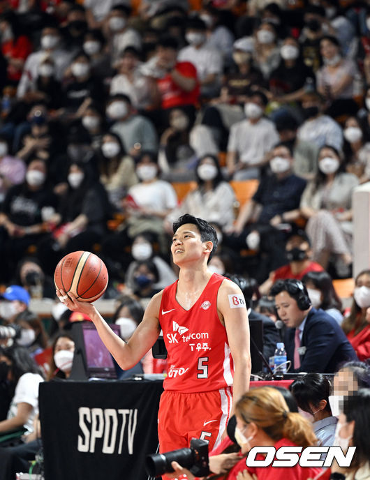 2쿼터 SK 김선형이 공을 놓친 뒤 아쉬워하고 있다. 2022.05.04 /cej@osen.co.kr