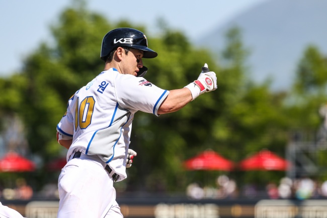 KIA 타이거즈 박동원이 홈런을 터트리고 그라운드를 돌고 있다./KIA 타이거즈 제공