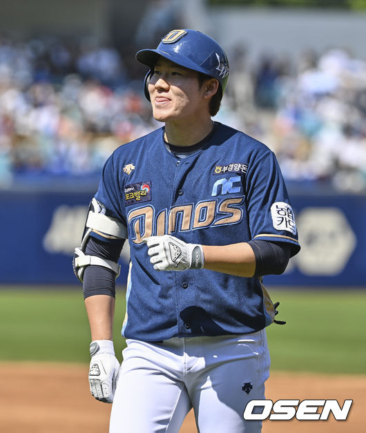 NC 다이노스 박민우가 3회초 안타성 타구가 삼성 라이온즈 몸 날린 김현준에게 잡히자 아쉬워하고 있다. 2022.05.05 / foto0307@osen.co.kr